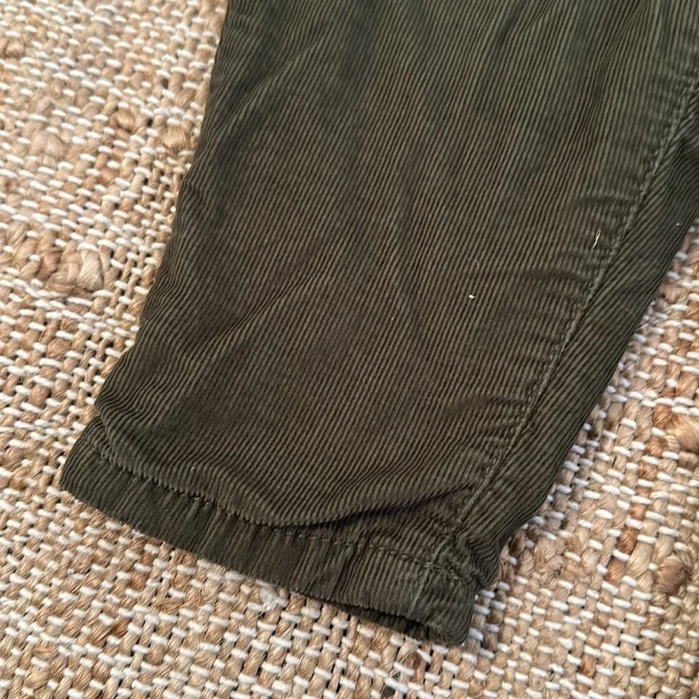 GAP baby olive